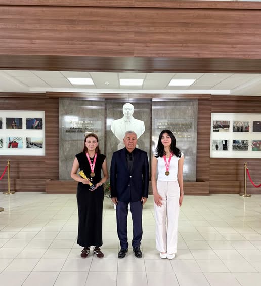 Rektor IWISE dünya finalının qalibi olan BMU-İNHA İDP tələbələri ilə görüşüb